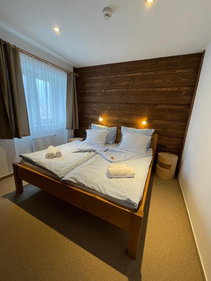 Hotel Kristian Кубова-Гуть Экстерьер фото