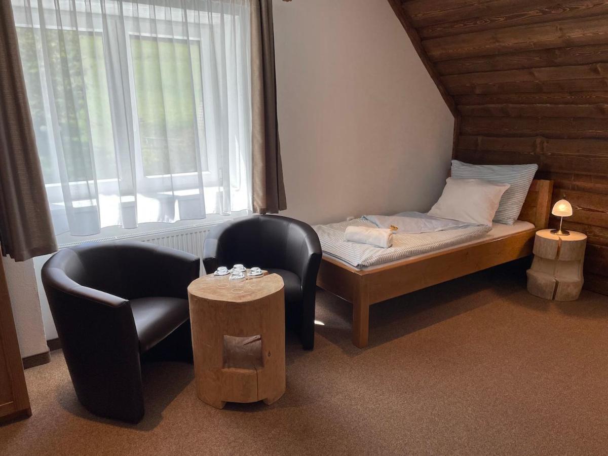 Hotel Kristian Кубова-Гуть Экстерьер фото
