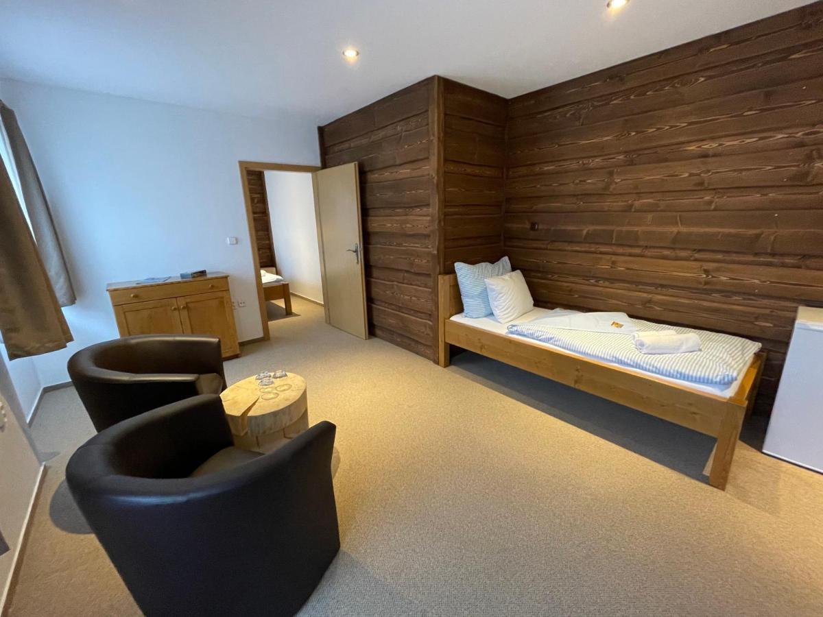 Hotel Kristian Кубова-Гуть Экстерьер фото