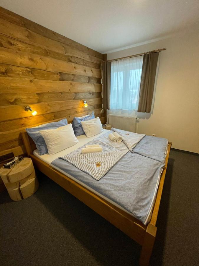 Hotel Kristian Кубова-Гуть Экстерьер фото