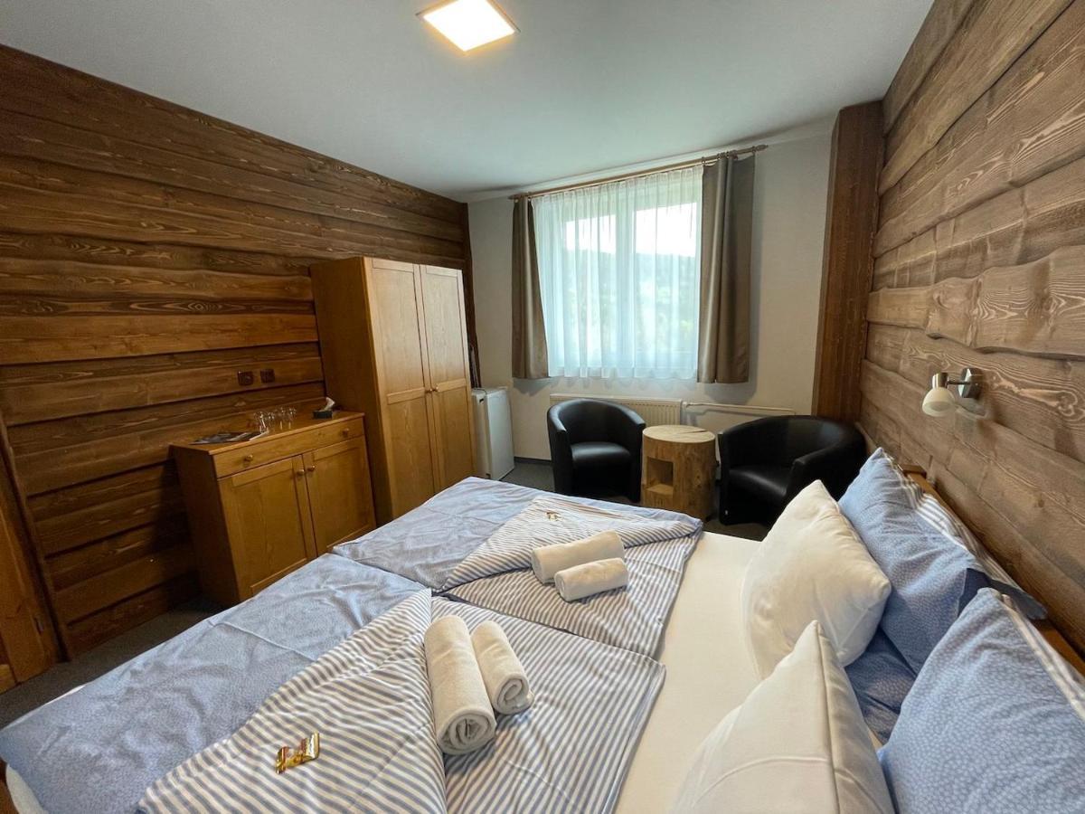 Hotel Kristian Кубова-Гуть Экстерьер фото