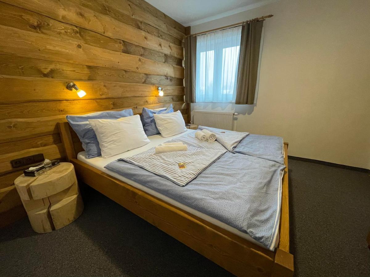 Hotel Kristian Кубова-Гуть Экстерьер фото