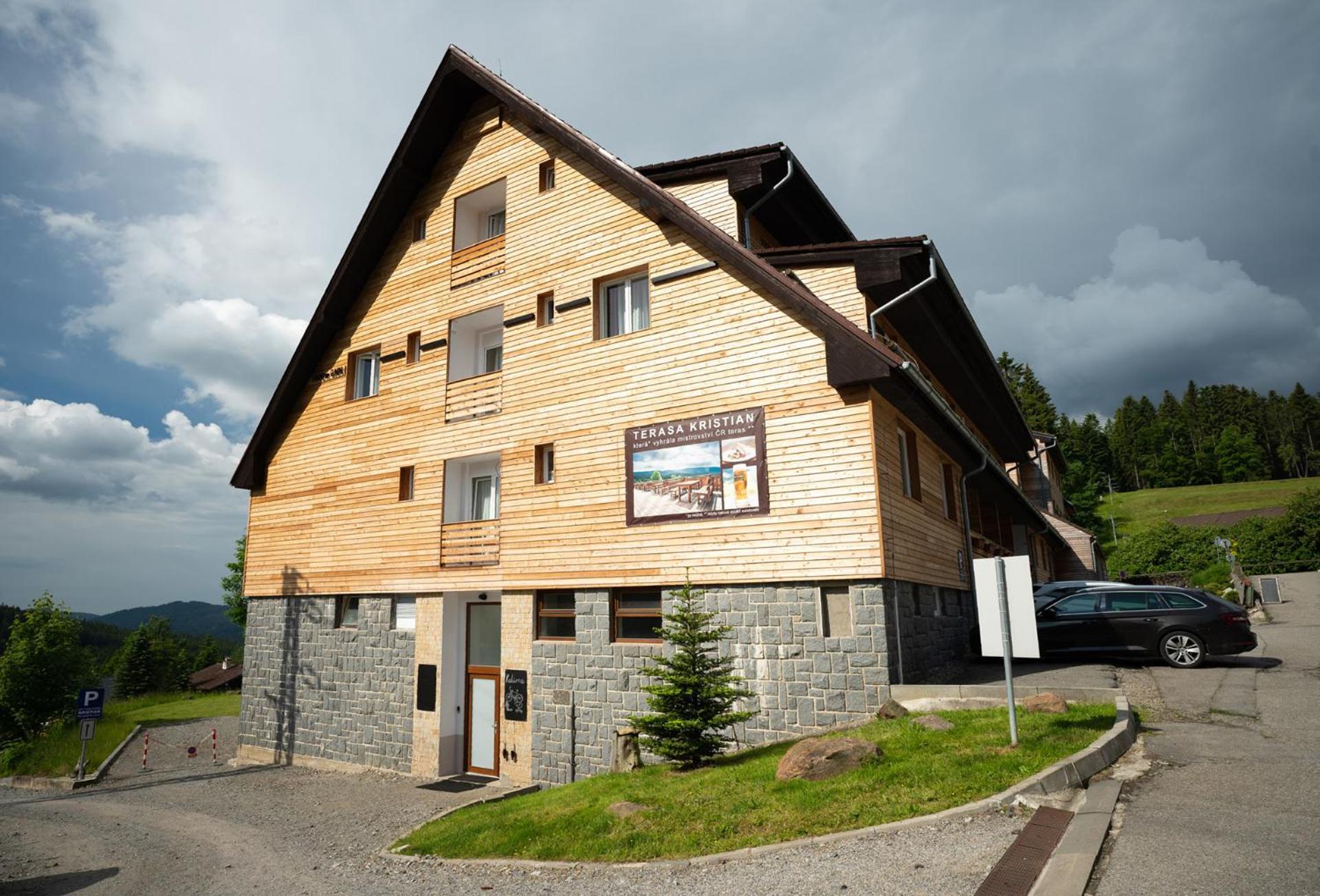 Hotel Kristian Кубова-Гуть Экстерьер фото