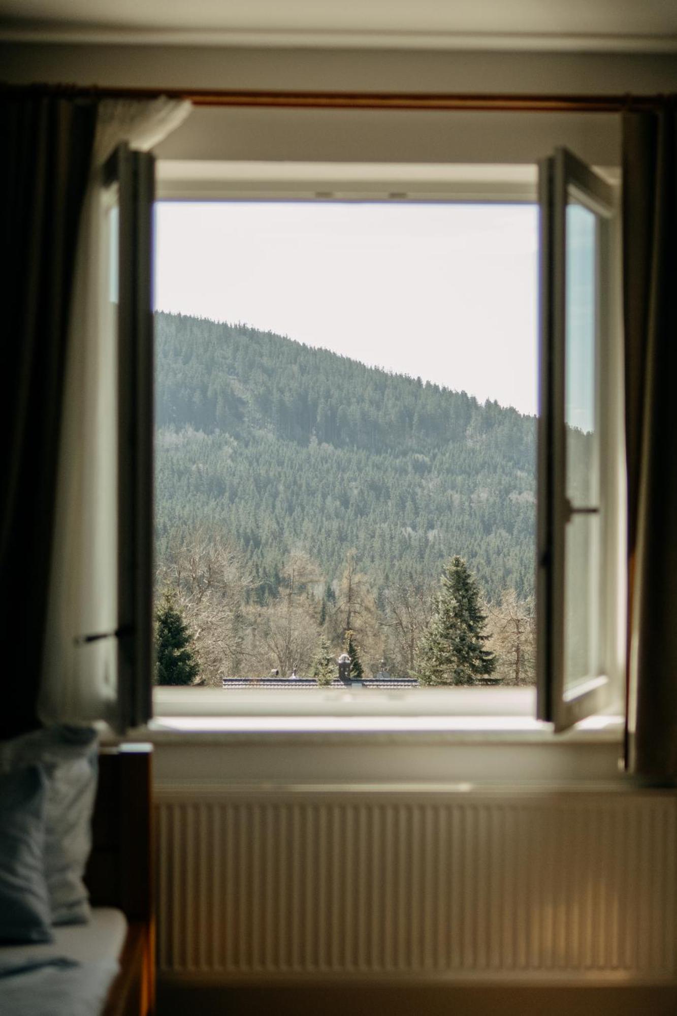 Hotel Kristian Кубова-Гуть Экстерьер фото