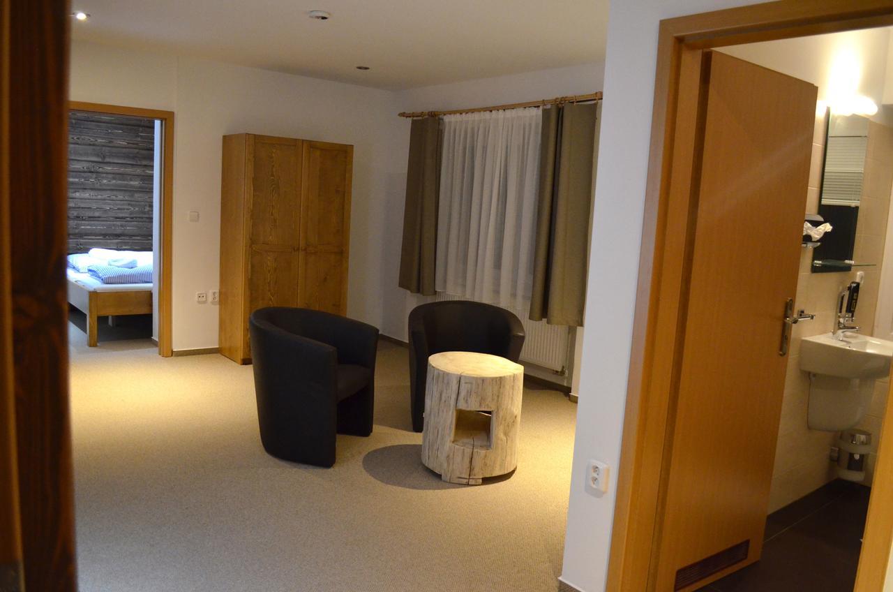 Hotel Kristian Кубова-Гуть Экстерьер фото