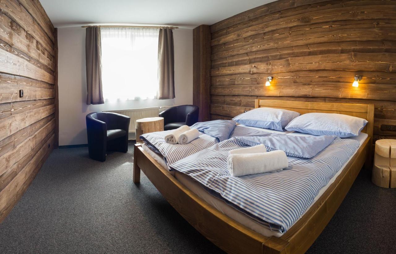 Hotel Kristian Кубова-Гуть Экстерьер фото