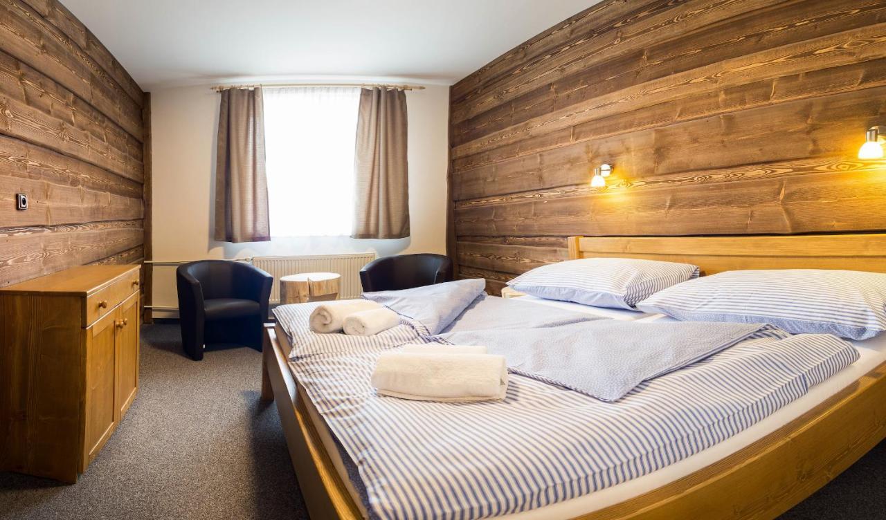 Hotel Kristian Кубова-Гуть Экстерьер фото